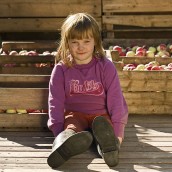 apple farm and child 