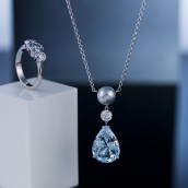 jewelry in gallery häät lehti